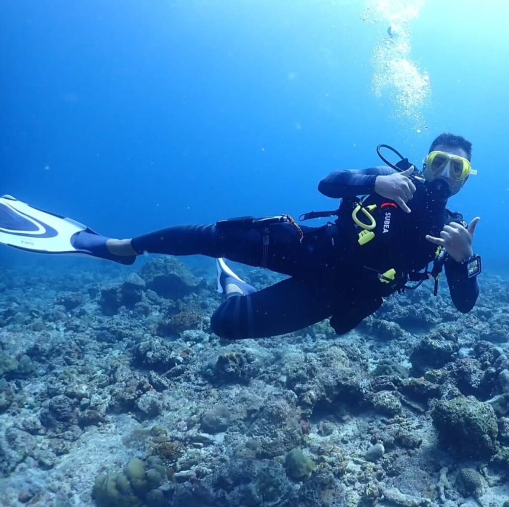 Scuba diving at Grande Island, Goa, with a FlyingFish instructor