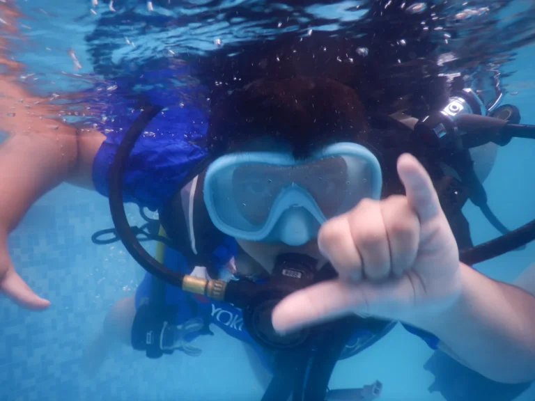 Diver giving a shaka sign underwater during an SSI Try Scuba session